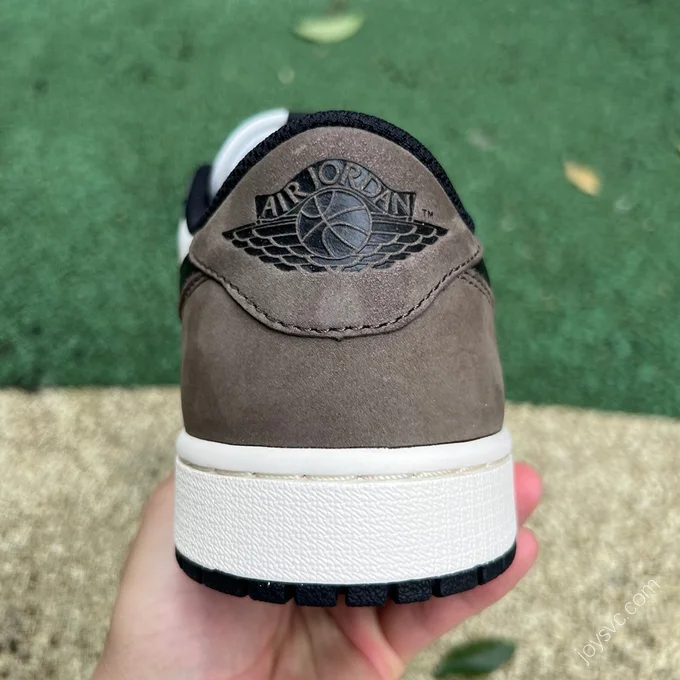 Air Jordan 1 Low Dark Mocha Low-Top Sneaker CZ0790-102