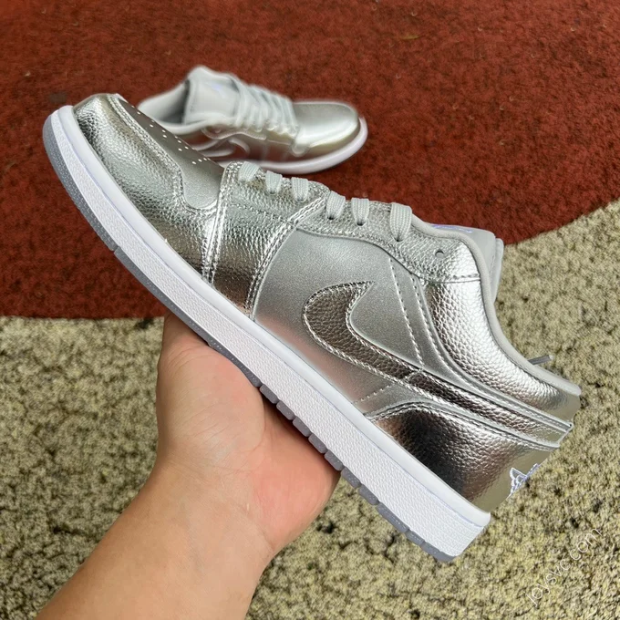 Air Jordan 1 Low Liquid Silver Low-Top Sneaker FN5030-001