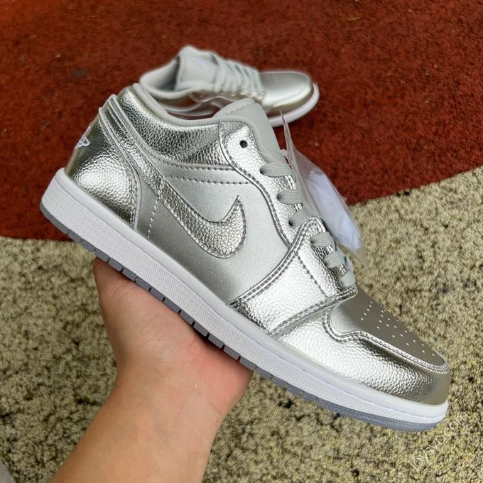 Air Jordan 1 Low Liquid Silver Low-Top Sneaker FN5030-001