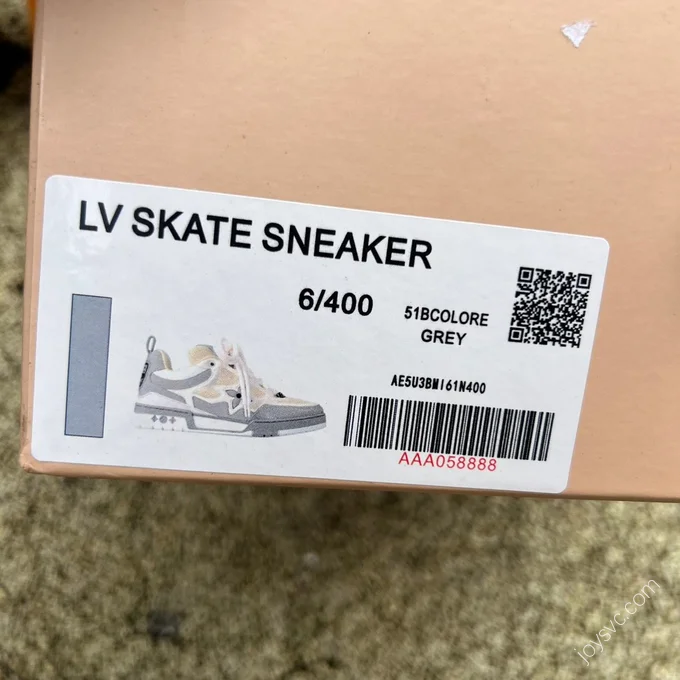 LOUIS VUITTON Skate White Grey