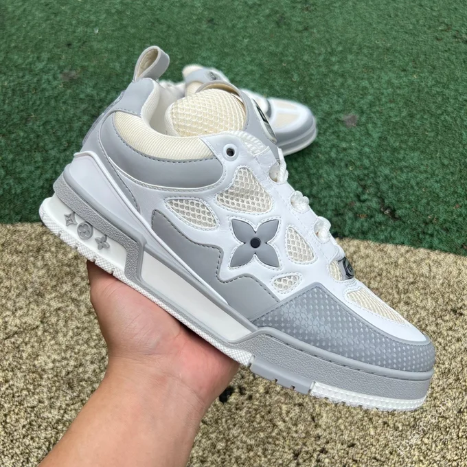 LOUIS VUITTON Skate White Grey