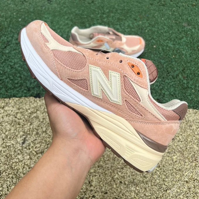 New Balance 990v3 Beige Pink M990SZ3