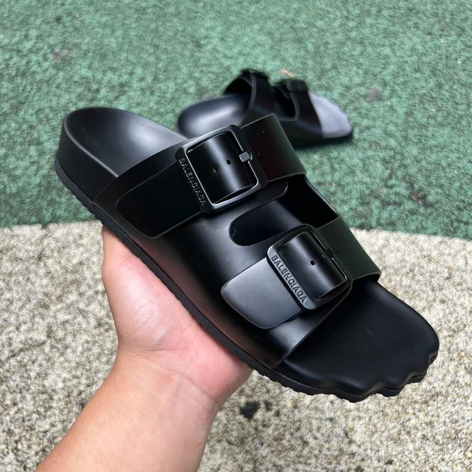 Balenciaga Slides Black