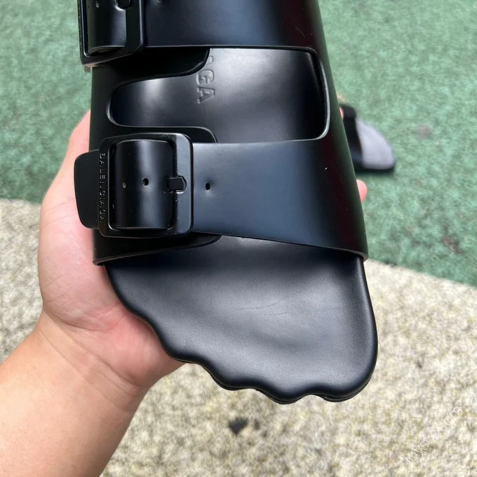 Balenciaga Slides Black