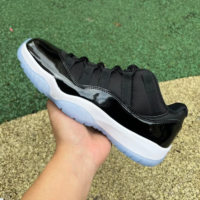 Air Jordan 11 Low 