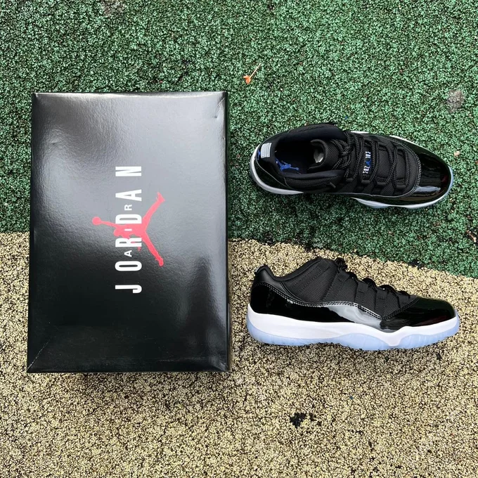 Air Jordan 11 Low 