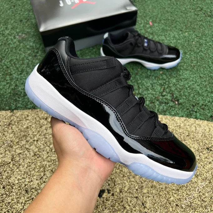 Air Jordan 11 Low 