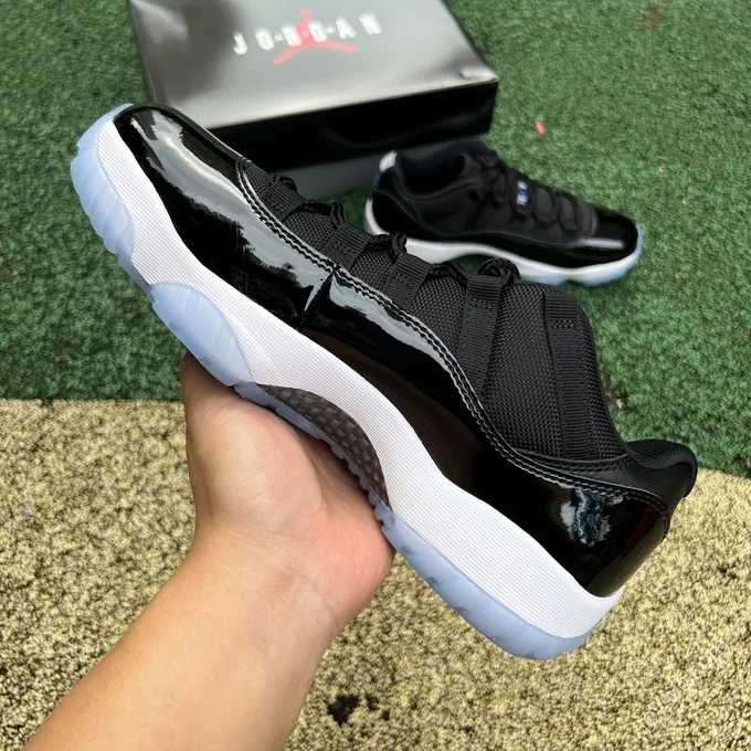 Air Jordan 11 Low 