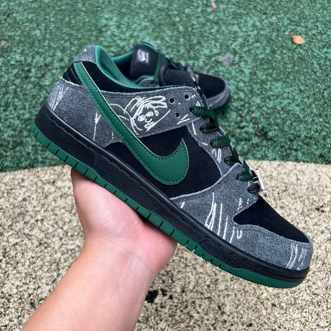 There Skateboards x Nike Dunk SB Black Green HF7743-001