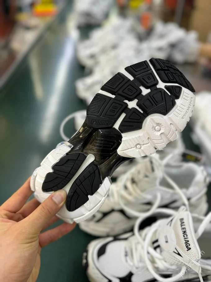 Balenciaga Runner 7.5 Black White