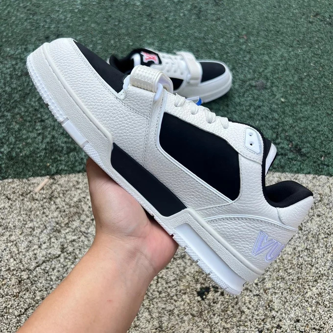 LOUIS VUITTON Trainer White Black