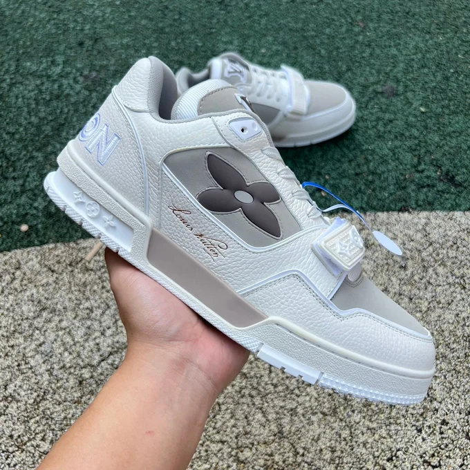 LOUIS VUITTON Trainer Beige Grey