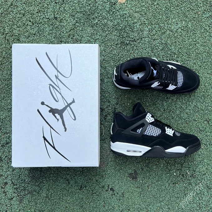 Air Jordan 4 Retro 