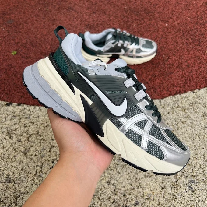 Nike V2K Run Green Silver hj4497-300