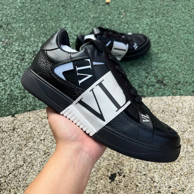 Valentino VL7N Black White