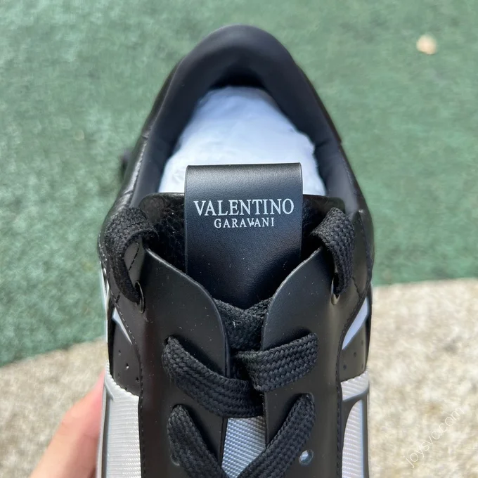 Valentino VL7N Black White