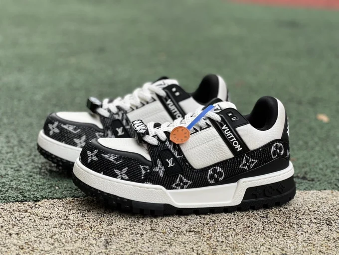 LOUIS VUITTON Trainer Maxi White Black Denim