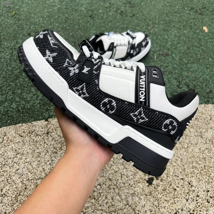 LOUIS VUITTON Trainer Maxi White Black Denim