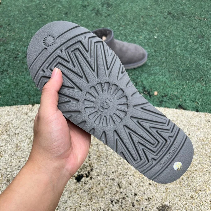 UGG Grey Mid-Top