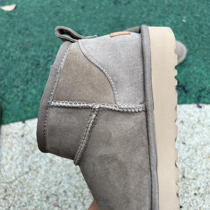 UGG Beige Mid-Top