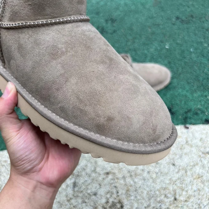 UGG Beige Mid-Top