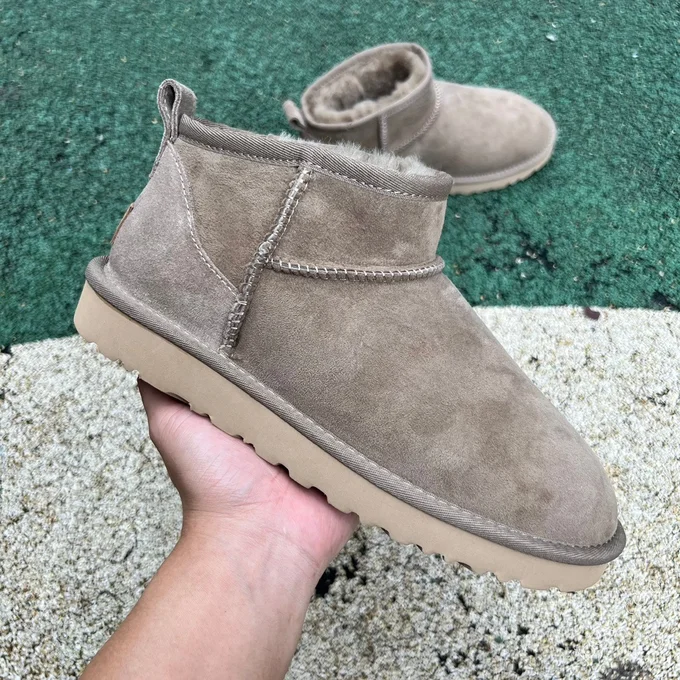 UGG Beige Mid-Top