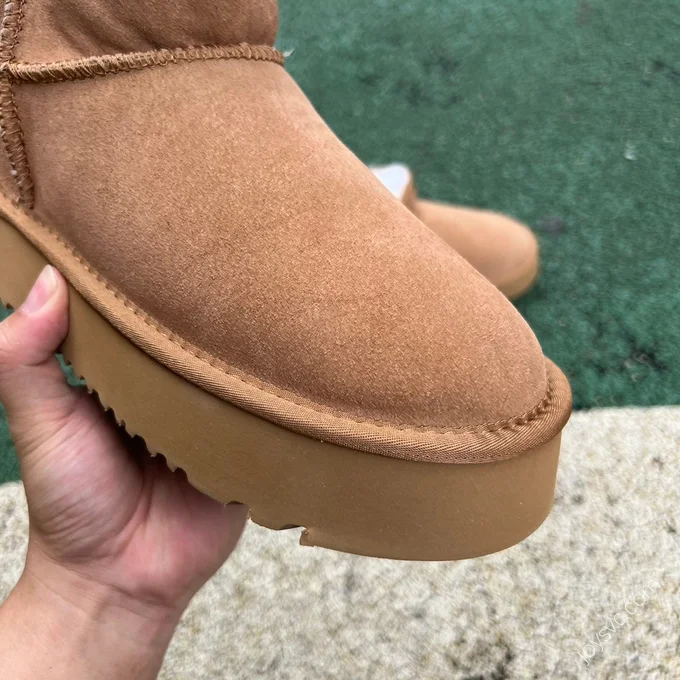 UGG Brown Mid-Top