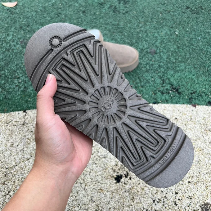 UGG Grey Mid-Top