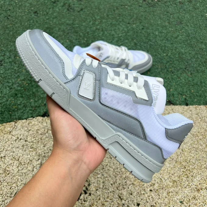 LOUIS VUITTON Trainer White Grey