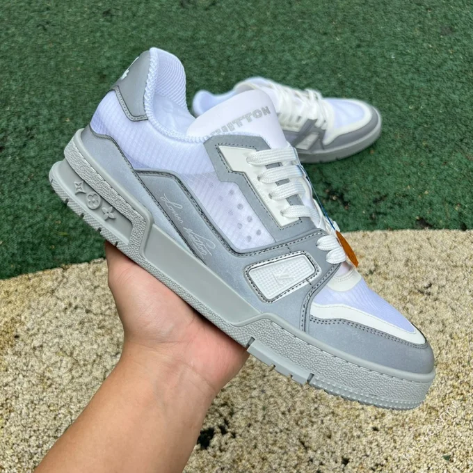 LOUIS VUITTON Trainer White Grey