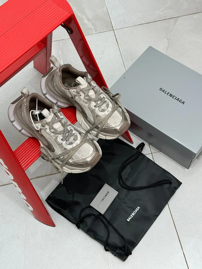 Balenciaga 3XL Brown