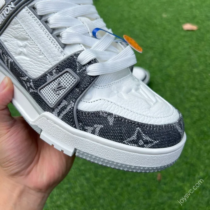 LOUIS VUITTON Trainer White Grey