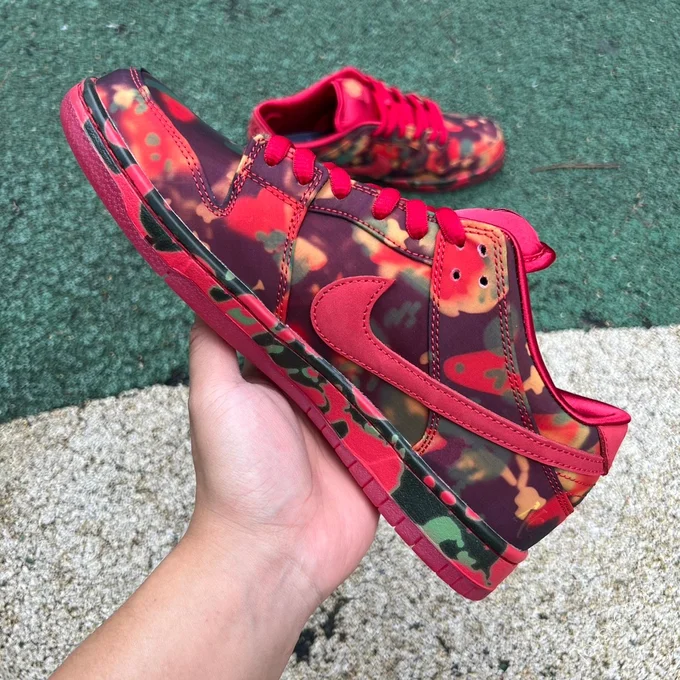 The Wizard of Oz x Nike SB Dunk Low Red Camo FZ1291-600