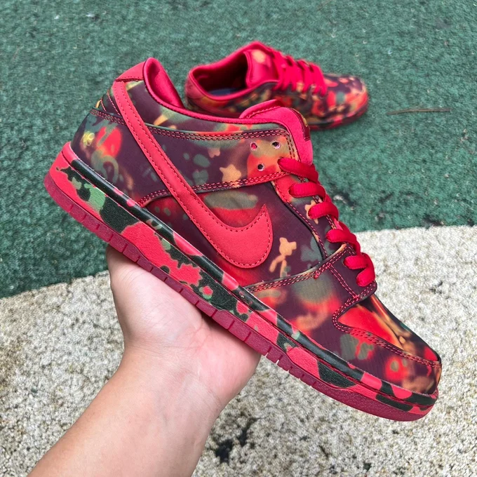 The Wizard of Oz x Nike SB Dunk Low Red Camo FZ1291-600