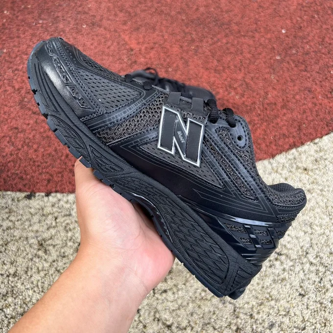 New Balance 1906R Black M1906RJB