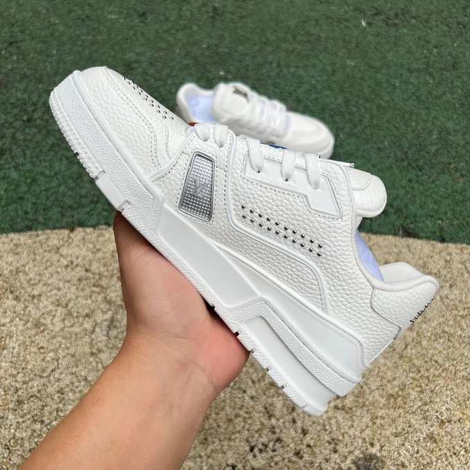 LOUIS VUITTON Trainer White Silver