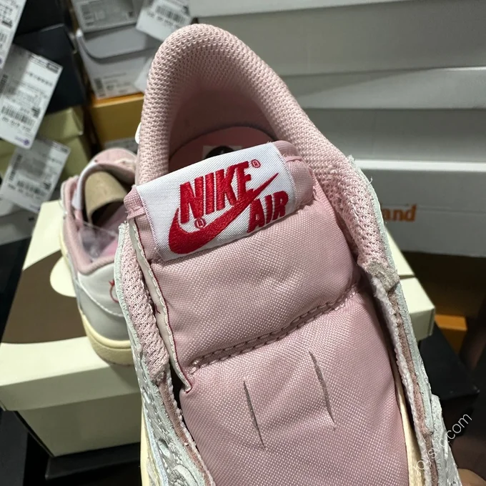 Travis Scott x Air Jordan 1 Low Pink White Sneakers DM7866-600