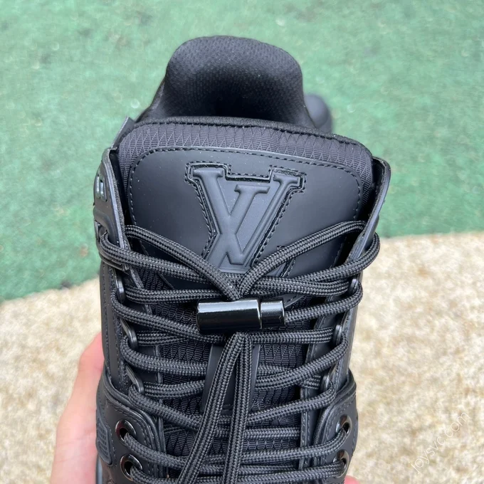 LOUIS VUITTON Trainer Maxi Black