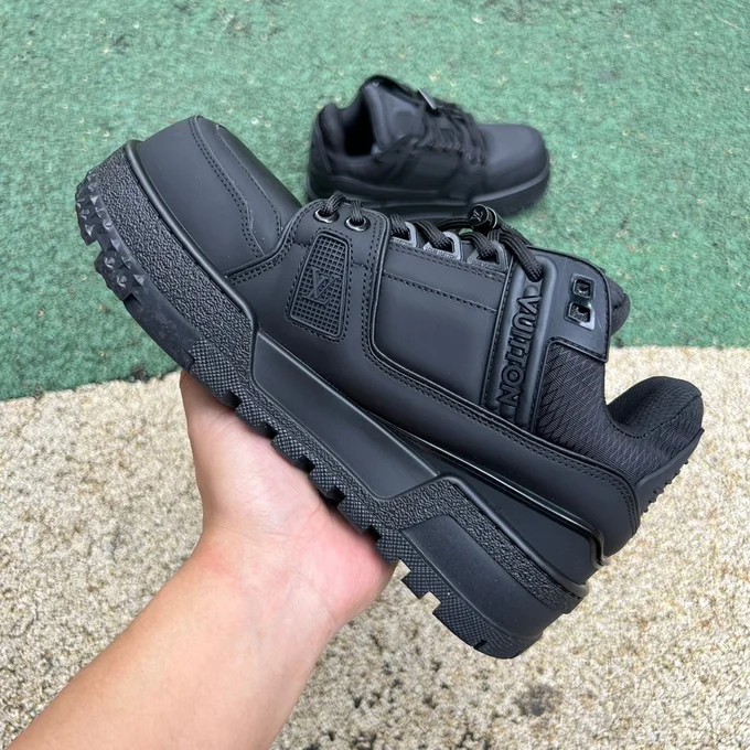 LOUIS VUITTON Trainer Maxi Black