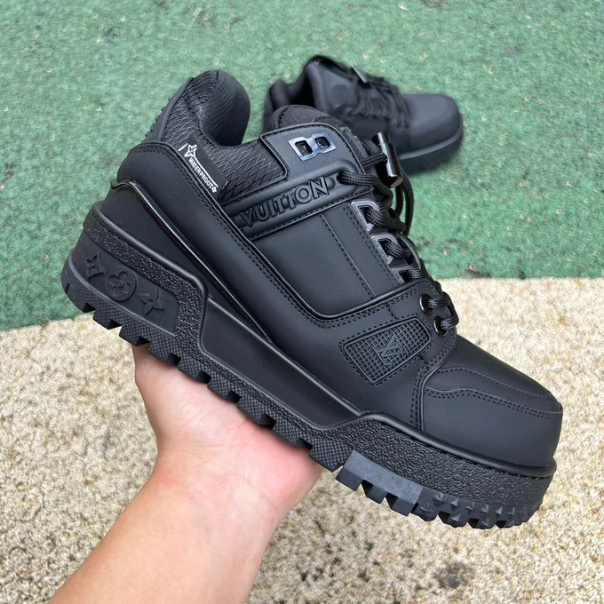 LOUIS VUITTON Trainer Maxi Black