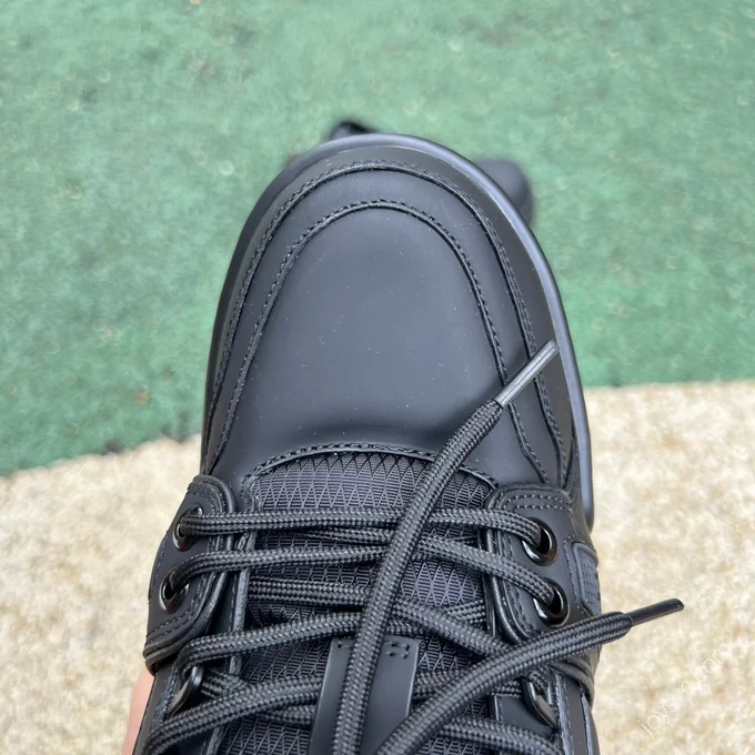 LOUIS VUITTON Trainer Maxi Black