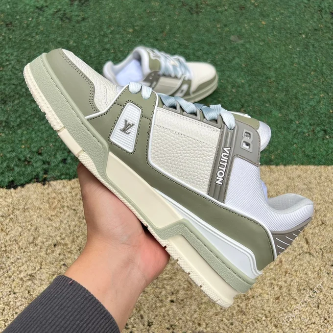 LOUIS VUITTON Trainer Light Green