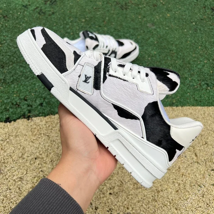 LOUIS VUITTON Trainer Black White