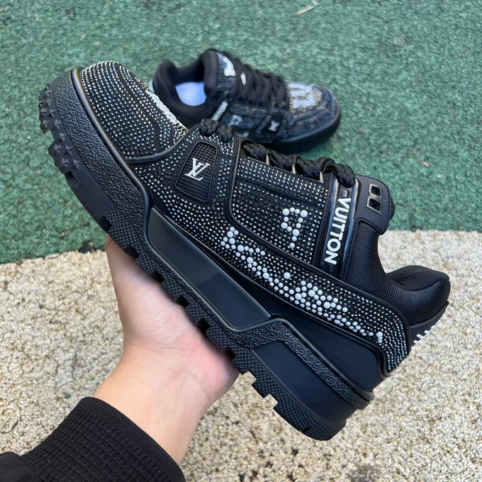 LOUIS VUITTON Trainer Maxi Black