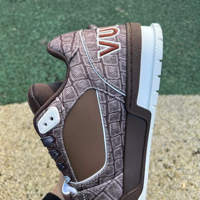 LV Trainer Brown