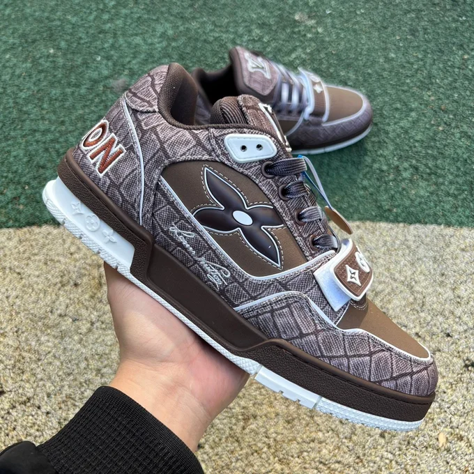 LV Trainer Brown