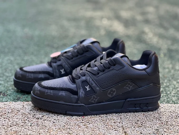 LOUIS VUITTON Trainer Black