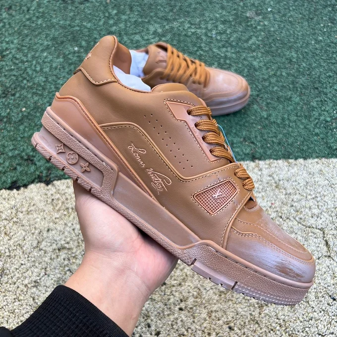 LV Trainer Brown