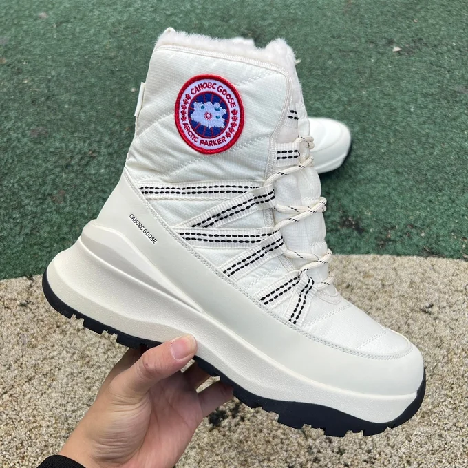 Goose Snow Boots Beige