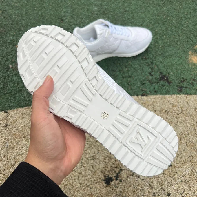 LOUIS VUITTON Run Away White